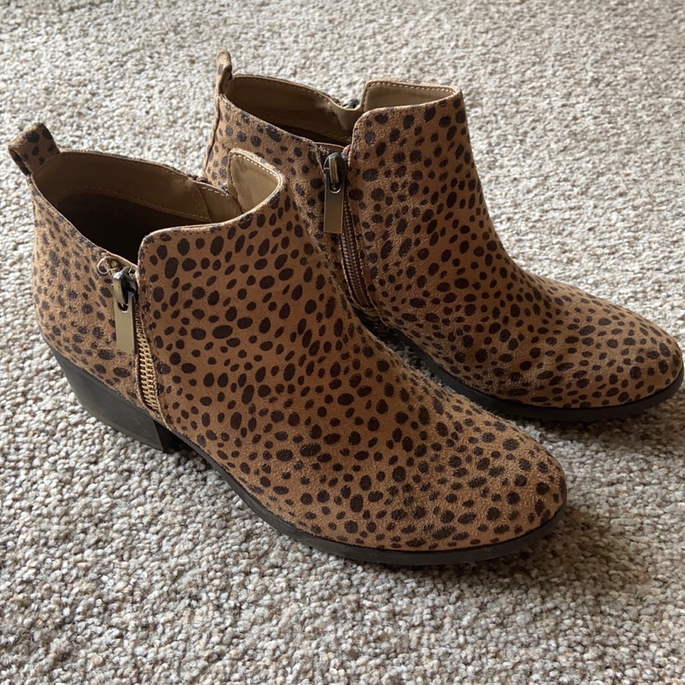 Eva & Zoe leopard print booties